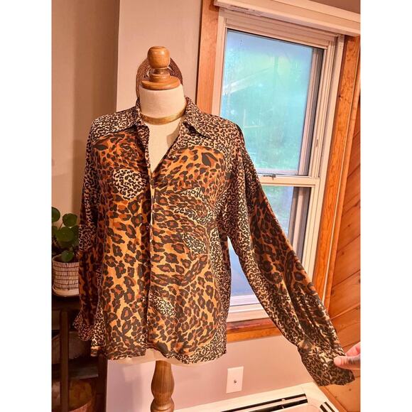🐆 VINTAGE Silk Leopard Collared Shirt 🐆 - Picture 3 of 6